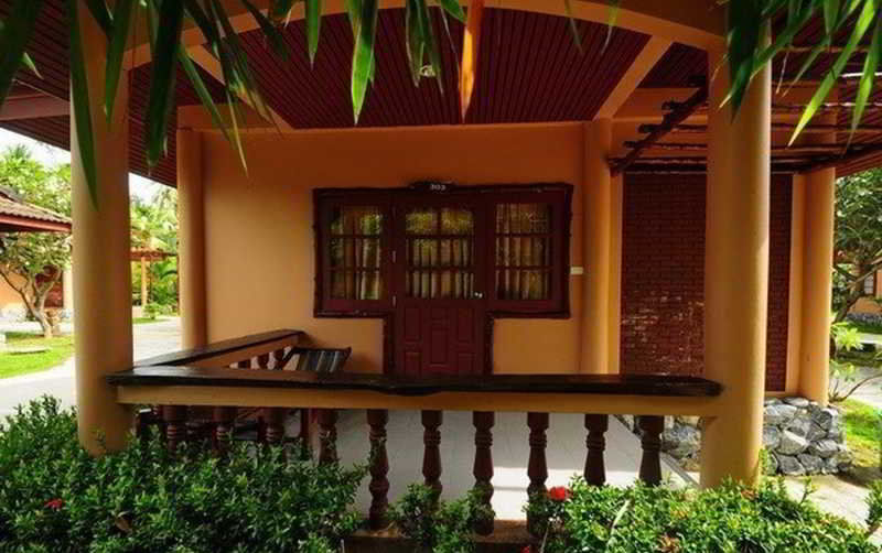 Alongkot Beach Resort Кханом Екстериор снимка
