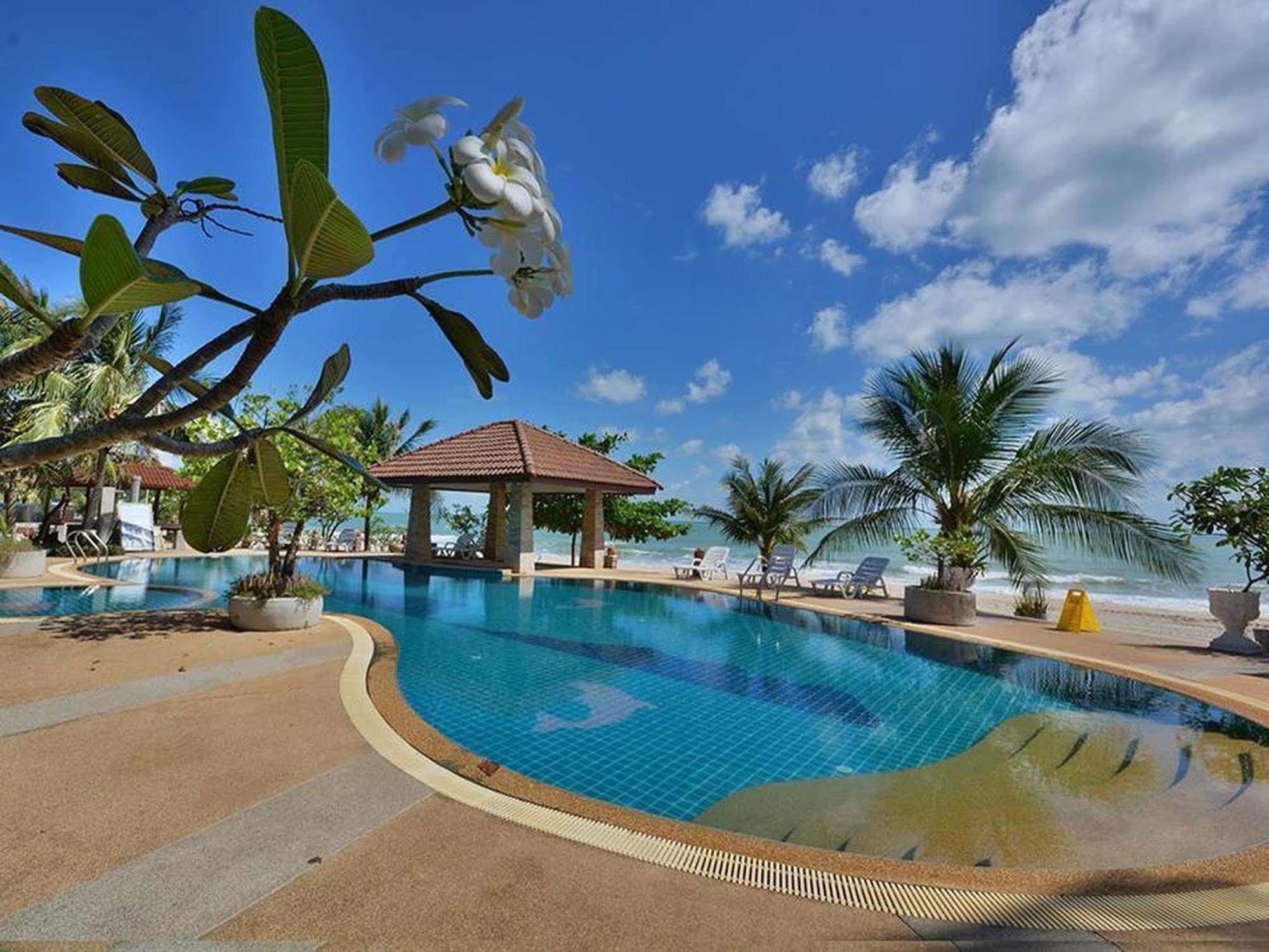 Alongkot Beach Resort Кханом Екстериор снимка