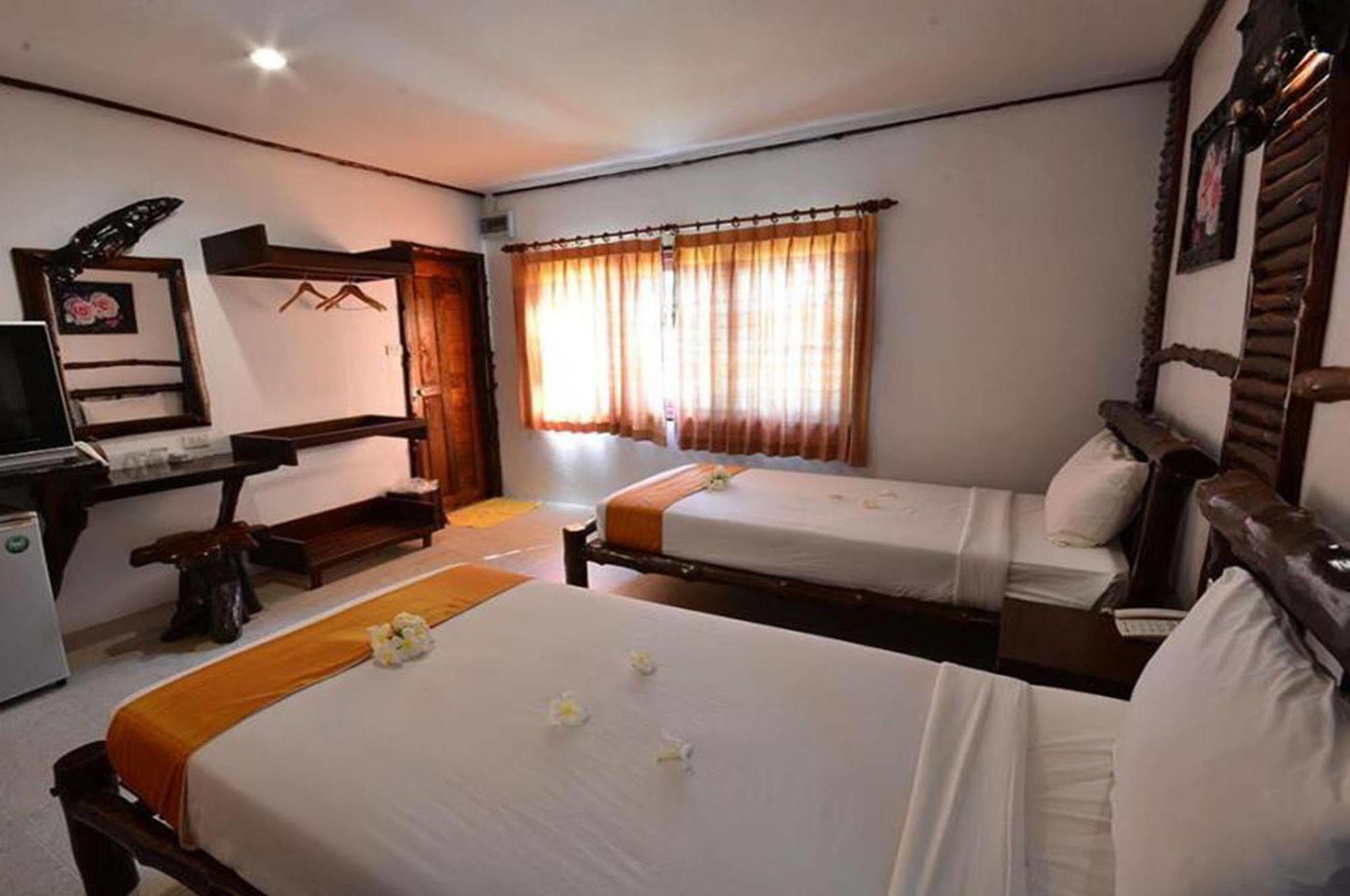 Alongkot Beach Resort Кханом Екстериор снимка